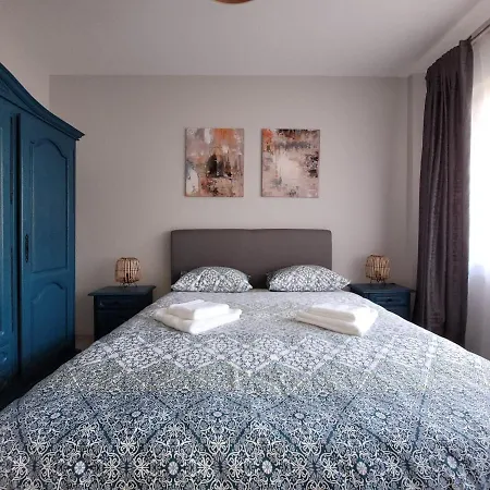 Lovely Near Center & Free Parking Apartment