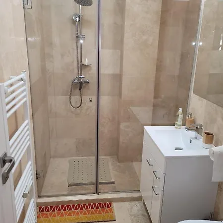 公寓 Lovely Near Center & Free Parking