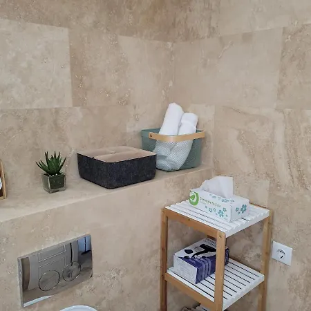 Lovely Near Center & Free Parking 公寓 *