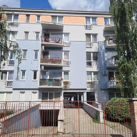 Apartman Lovely Near Center & Free Parking