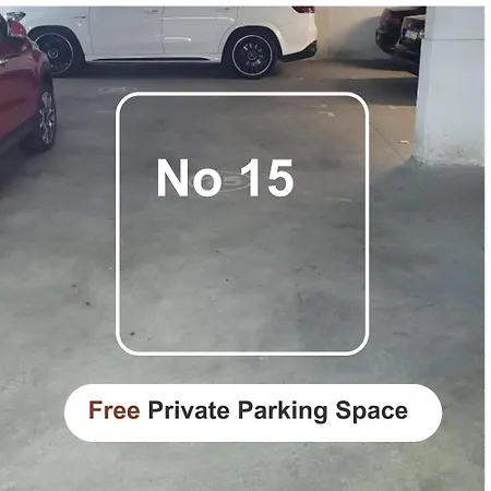 Lovely Near Center & Free Parking 公寓 *