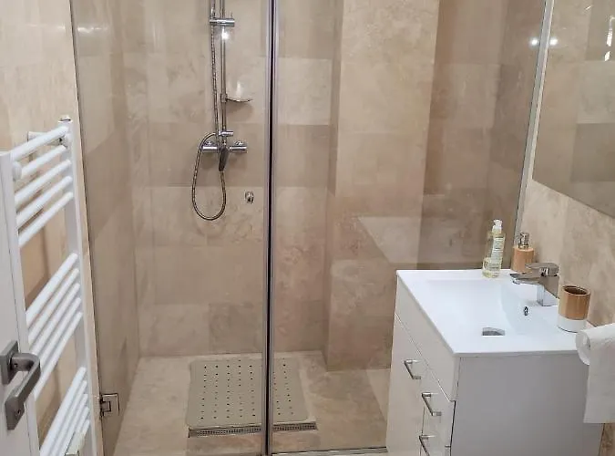 Apartament Lovely Near Center & Free Parking