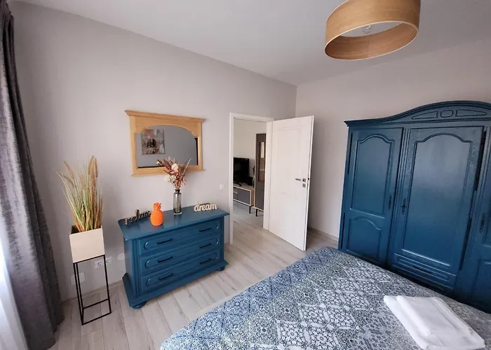 Lovely Near Center & Free Parking Apartment