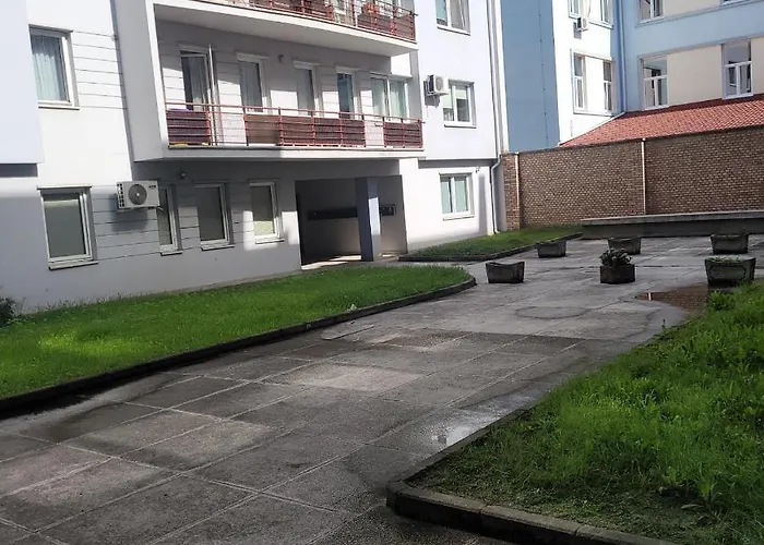 Lovely Near Center & Free Parking *